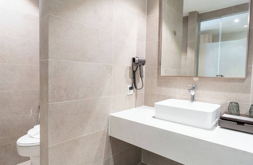 Ruessei Kaev Hotel | The Skye Phnom Penh Hotel & Apartments