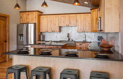 Wineglass House | The Skyhawk Lodge - Wonderful home with incredible views on 10 acres!