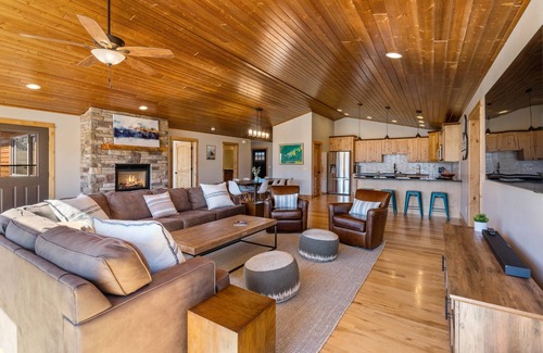 Wineglass House | The Skyhawk Lodge - Wonderful home with incredible views on 10 acres!