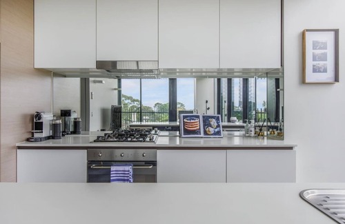 Melbourne Apartment | The SkyNook Sun Drenched Shimmer by Albert Park