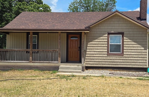 Russell Springs House | The Sleepover is a tiny house with 1 bedroom and 1 bath