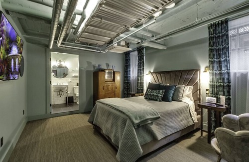 East Aurora Hotel | The Slick Willie Sutton Room @ The Bank
