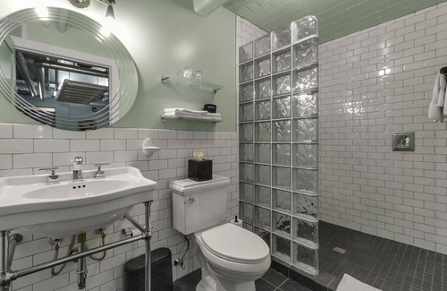 East Aurora Hotel | The Slick Willie Sutton Room @ The Bank