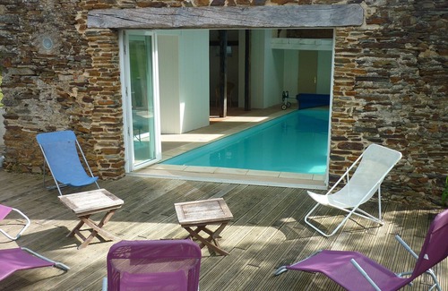 Fromentieres Cottage | The small coulonge, 18th century farmhouse with private indoor pool