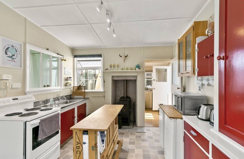 Foxton Beach Cottage | The Smurf Shack - Renovated Retro Gem with Awesome Outside Living.