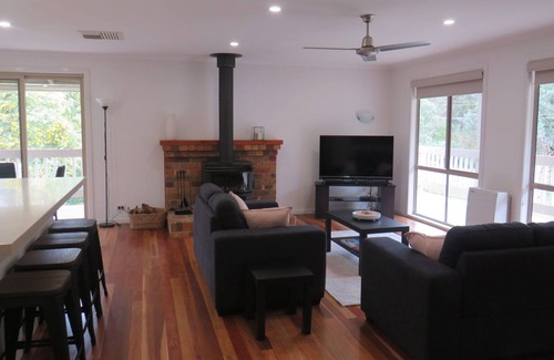 Macs Cove House | The Snow House - Near Lake Eildon