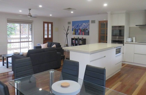 Macs Cove House | The Snow House - Near Lake Eildon