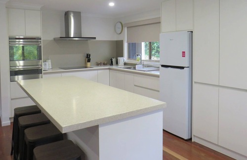 Macs Cove House | The Snow House - Near Lake Eildon