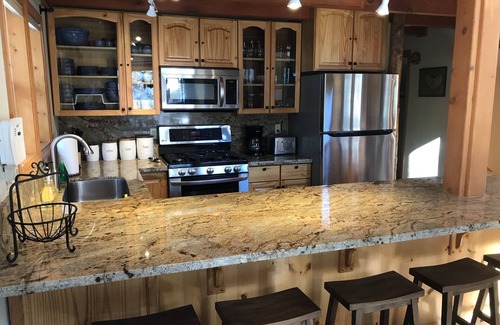 Serene Lakes Cabin | The Snowed Inn at Serene Lakes. Upscale with Hot Tub and Garage Parking!