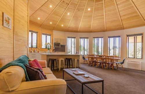 Ohakune House | The Snowglobe - Ohakune Modern Yurt Style Chalet