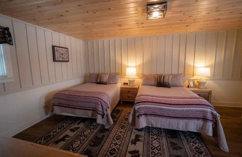 Lake Placid Hotel | The Snowshoe Lodge