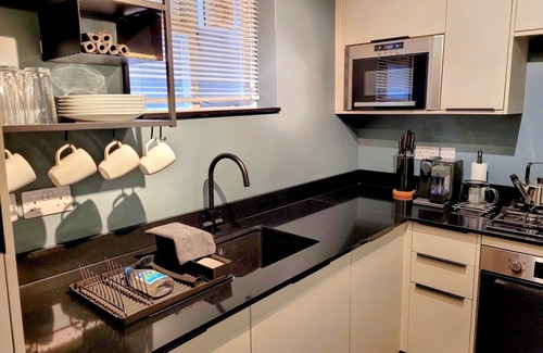 Montpellier House | The Snug - Cheltenham, 5 Mins from Town Centre