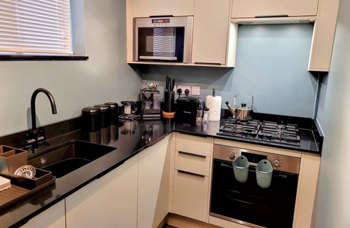 Montpellier House | The Snug - Cheltenham, 5 Mins from Town Centre