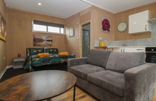 St. Brides Netherwent Cottage | The Snug