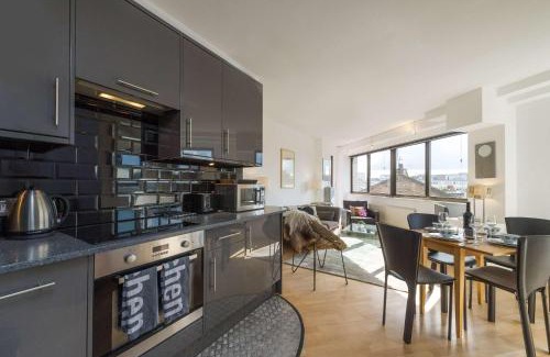 Fitzrovia Apartment | The Snug Spot - Fitzrovia - By Frankie Says