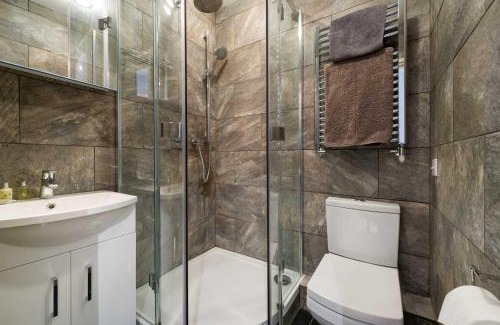 Fitzrovia Apartment | The Snug Spot - Fitzrovia - By Frankie Says