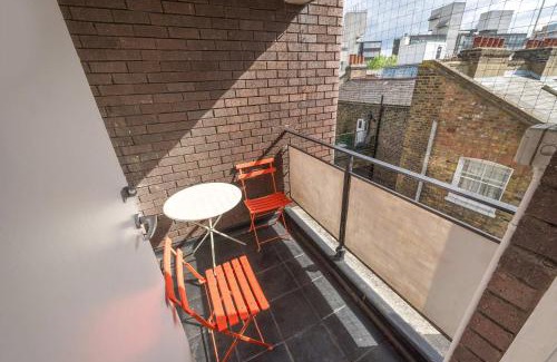 Fitzrovia Apartment | The Snug Spot - Fitzrovia - By Frankie Says