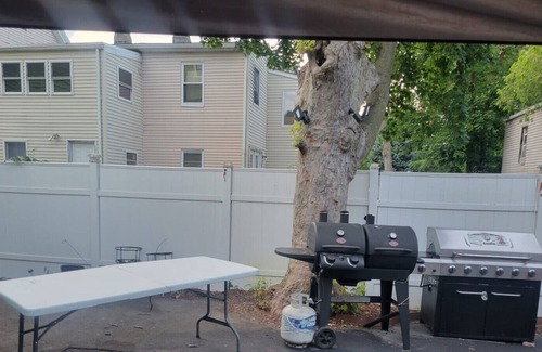 Hyde Park Condo | ***THE SNUGNESS RETREAT VILLA*** Family-sized apartment with patio and Gazebo..!
