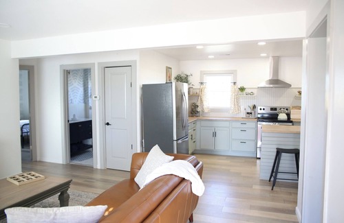 Spring Hill House | The Soar House/Family Space/Clean/New 3bd/2ba in peaceful Spring Hill