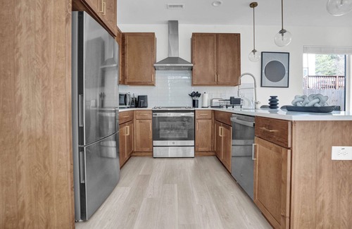 Hayes House | The Sojourn at Commonwealth 2-bedroom house in historic Durham with WiFi, AC