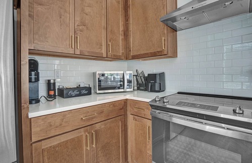 Hayes House | The Sojourn at Commonwealth 2-bedroom house in historic Durham with WiFi, AC