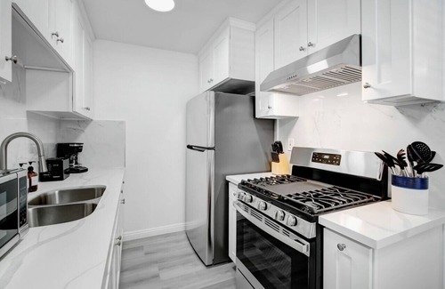 Rosemead Apartment | The Soothing Alcove King bed