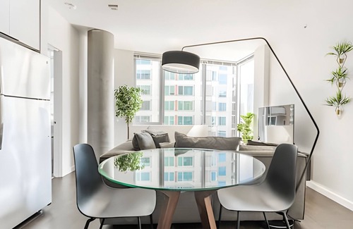 West Bellevue Apartment | The Sophari 1BR Experience:Modern Living|Pool+Gym