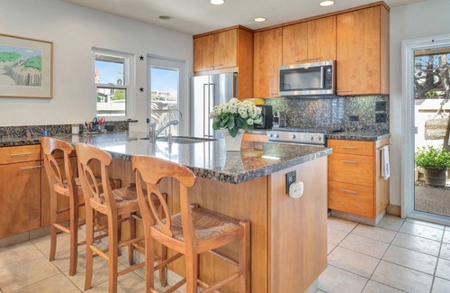 Del Mar House | The sound of the surf and cool ocean breeze 100 yards away!