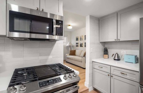 North Redondo Apartment | The South Bay Retreat - 8 Min Drive to the Beach