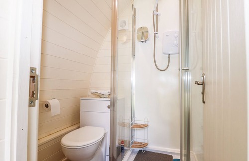 East Grinstead Cottage | THE SOUTH LODGE RETREAT, pet friendly in East Grinstead