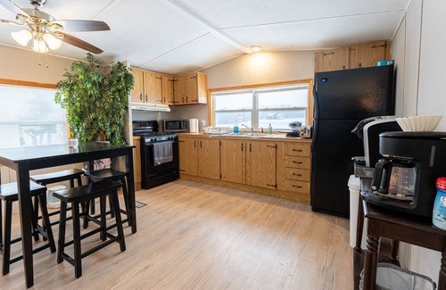 South Range House | The South Range Cabin: Next to snowmobile trail!
