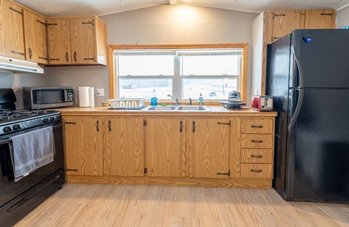 South Range House | The South Range Cabin: Next to snowmobile trail!