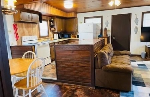Port Mansfield Cabin | The South Shore Casita. One Bedroom, One Bath. Off Water Cabin.