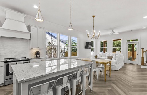 Northport House | The Southern Belle Newly Constructed Home 2 Miles from UA Campus!