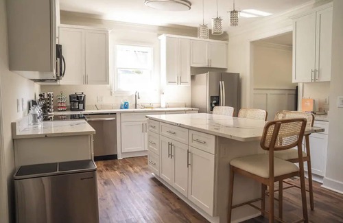 Bolton House | The Southern Peach Mansion - Entire Home in the Heart of Atlanta, GA