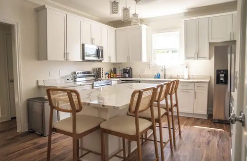 Bolton House | The Southern Peach Mansion - Entire Home in the Heart of Atlanta, GA