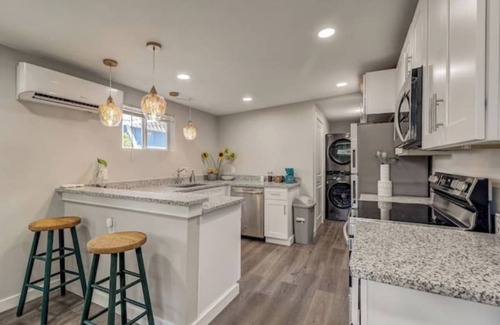 Hollywood Park House | The Southtown Hummingbird Haus