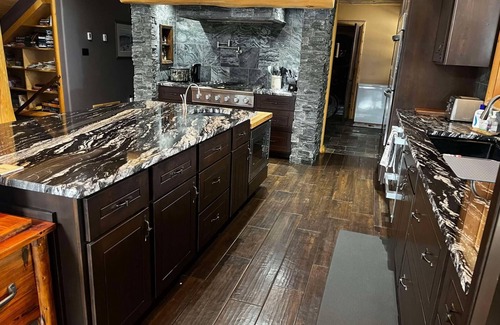 Valemount House | The Southview Lodge.
