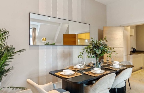 Henley Apartment | The Sovereign Suite - 2-bedroom Luxury Apartment