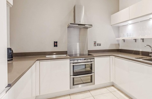 Henley Apartment | The Sovereign Suite - 2-bedroom Luxury Apartment