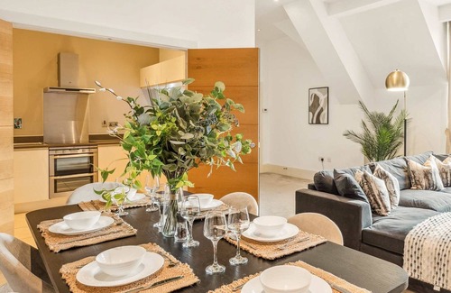 Henley Apartment | The Sovereign Suite - 2-bedroom Luxury Apartment