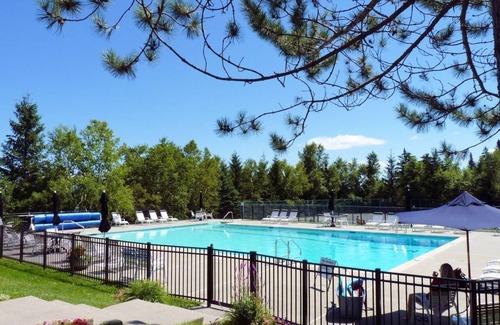 Bromley Mountain House | The spacious Ledges at Bromley!