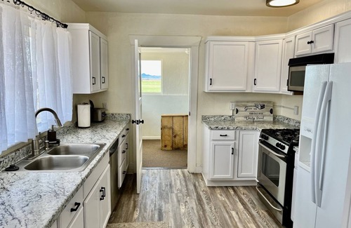 Enoch Other | The Spacious, Vintage House on the Ranchn