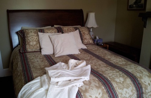 Spaniard's Bay Bed & Breakfast | The Spaniards “Room” Heritage Home