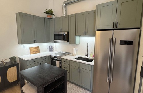 Lakeview Apartment | The Speakeasy Studio