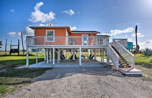 Surfside Beach House | The Spicy Crab Freeport Home with Beach-View Deck!