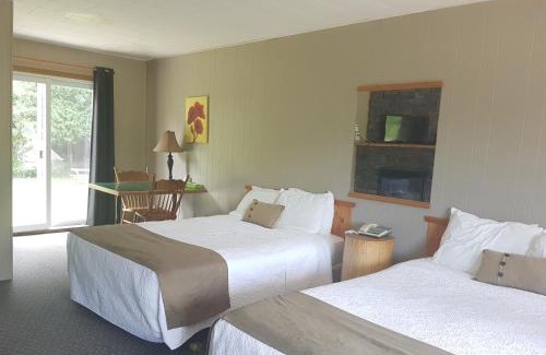 Wiarton Hotel | The Spirit Rock Outpost & Lodge