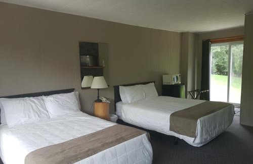 Wiarton Hotel | The Spirit Rock Outpost & Lodge