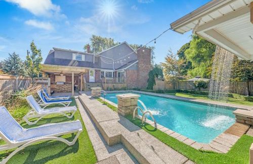 Puce Villa | The Splash & Stay Villa