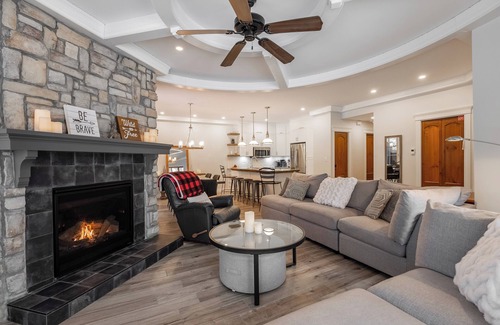 Tremblant-Les-Eaux Ski Chalet | The Sport House | BBQ | Lake | Pool | Fireplace